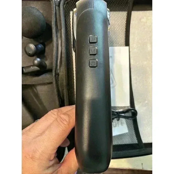 Musclegun Pro Massage Gun Deep Tissue Percussion Relaxation 8 Tools Brand New - Picture 6 of 8